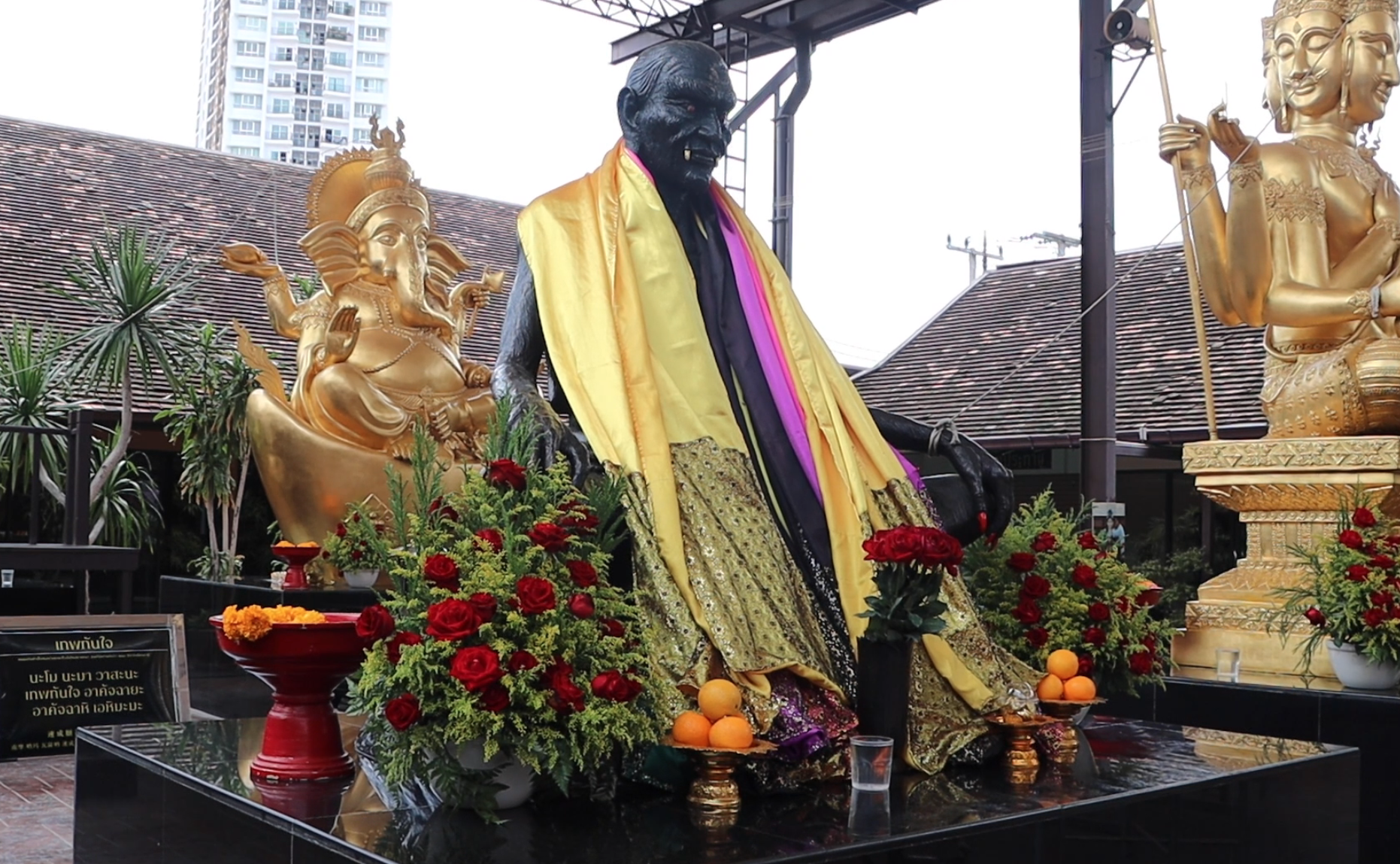 วิธีบูชาครูกายแก้ว เผยเคล็ดลับ! ขอพรให้สมดั่งใจ ห้ามใช้สัตว์บูชายัญ วิธีบูชาครูกายแก้ว เผยเคล็ดลับ! ขอพรให้สมดั่งใจ ห้ามใช้สัตว์บูชายัญ