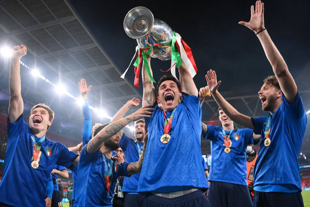 เหล่าคนดังยกย่องทีมชาติอังกฤษทำดีที่สุดแล้ว เจ้าชาย วิลเลียม แสดงความยินดีทีมชาติอิตาลีคว้าแชมป์ Euro 2020 เหล่าคนดังยกย่องทีมชาติอังกฤษทำดีที่สุดแล้ว เจ้าชาย วิลเลียม แสดงความยินดีทีมชาติอิตาลีคว้าแชมป์ Euro 2020