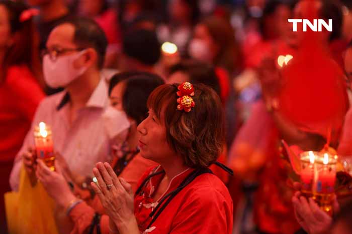 สีแดงทั้งวัดมังกร เสริมสิริมงคล โชคลาภ ในวันตรุษจีน สีแดงทั้งวัดมังกร เสริมสิริมงคล โชคลาภ ในวันตรุษจีน