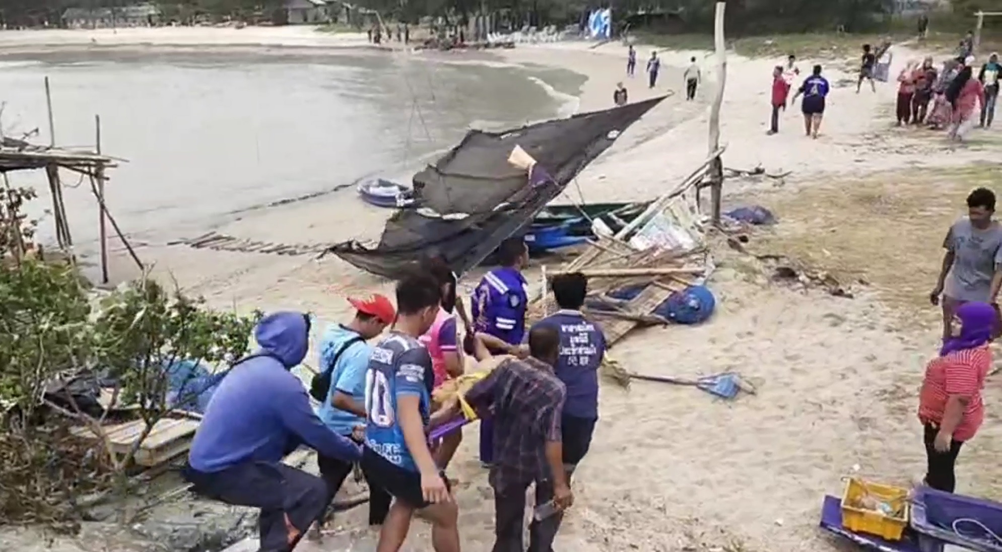 ด่วน! พายุหัวด้วนถล่มนครศรีฯ เรือล่มหลายลำ มีผู้สูญหาย-เสียชีวิต