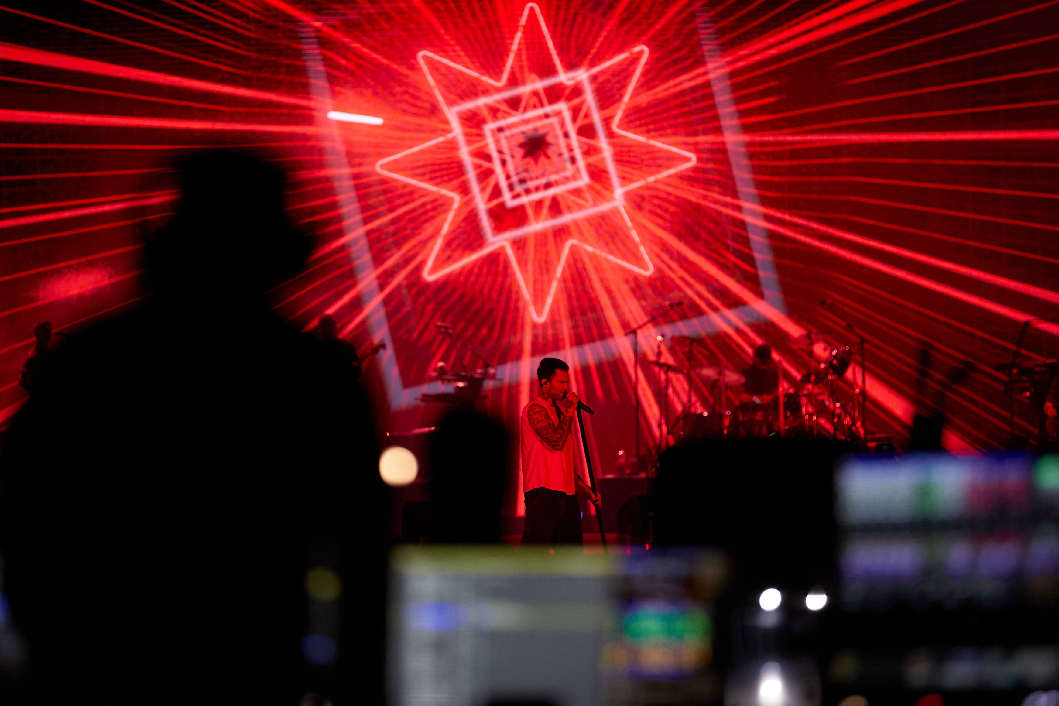 แฟนๆ ซูฮก!! ‘Adam Levine’ ท็อปฟอร์มในโชว์ Maroon 5 ครั้งที่ 6 ในไทย แฟนๆ ซูฮก!! ‘Adam Levine’ ท็อปฟอร์มในโชว์ Maroon 5 ครั้งที่ 6 ในไทย