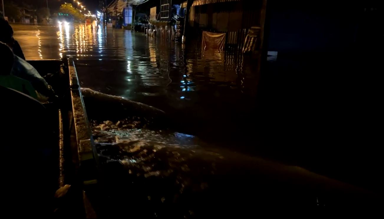 พิษพายุไลออนร็อก!! ฝันดี-ฝันเด่น เจอเรื่องสะเทือนใจ หลังลงพื้นที่ช่วยน้ำท่วมที่จันทบุรี