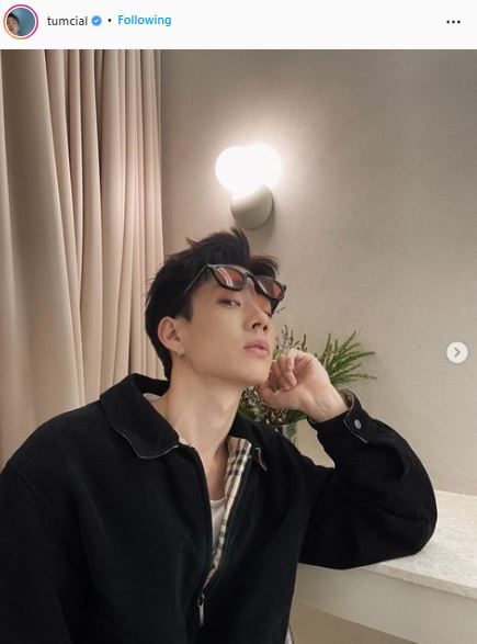 ออฟ จุมพล ติดโควิด-19 แยกกันตัวแบบ  Home Isolation และเลื่อนงานออกทั้งหมด