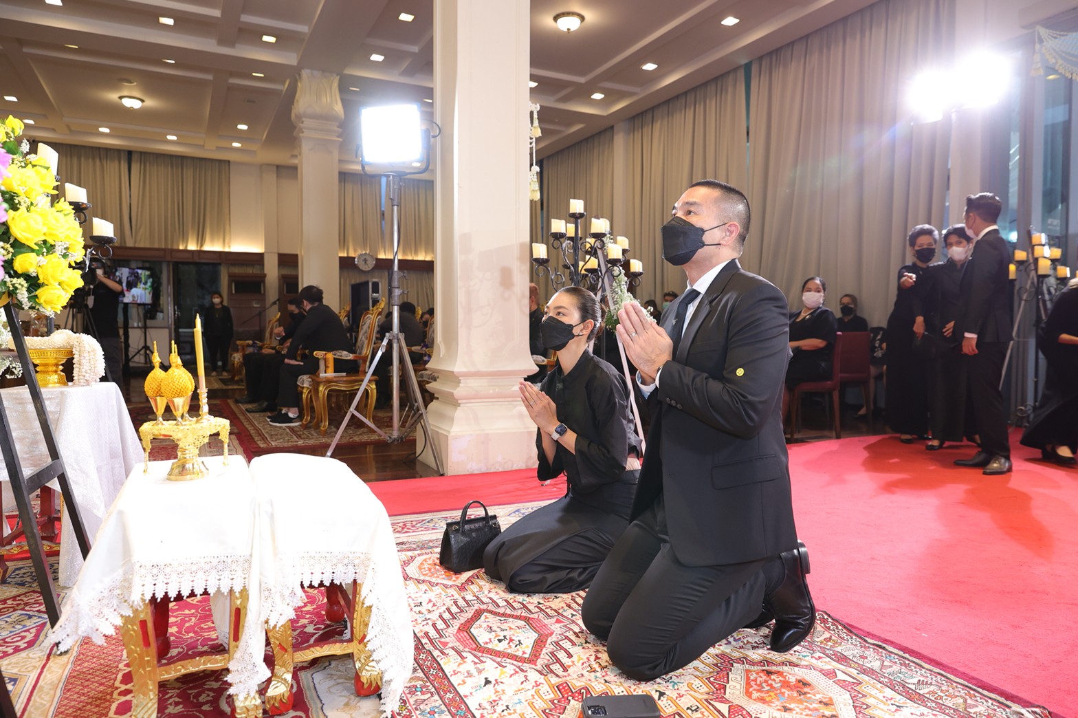 บรรยากาศพิธีสวดอภิธรรม หม่อมหลวงพันธุ์เทวนพ เทวกุล คืนที่สอง บรรยากาศพิธีสวดอภิธรรม หม่อมหลวงพันธุ์เทวนพ เทวกุล คืนที่สอง