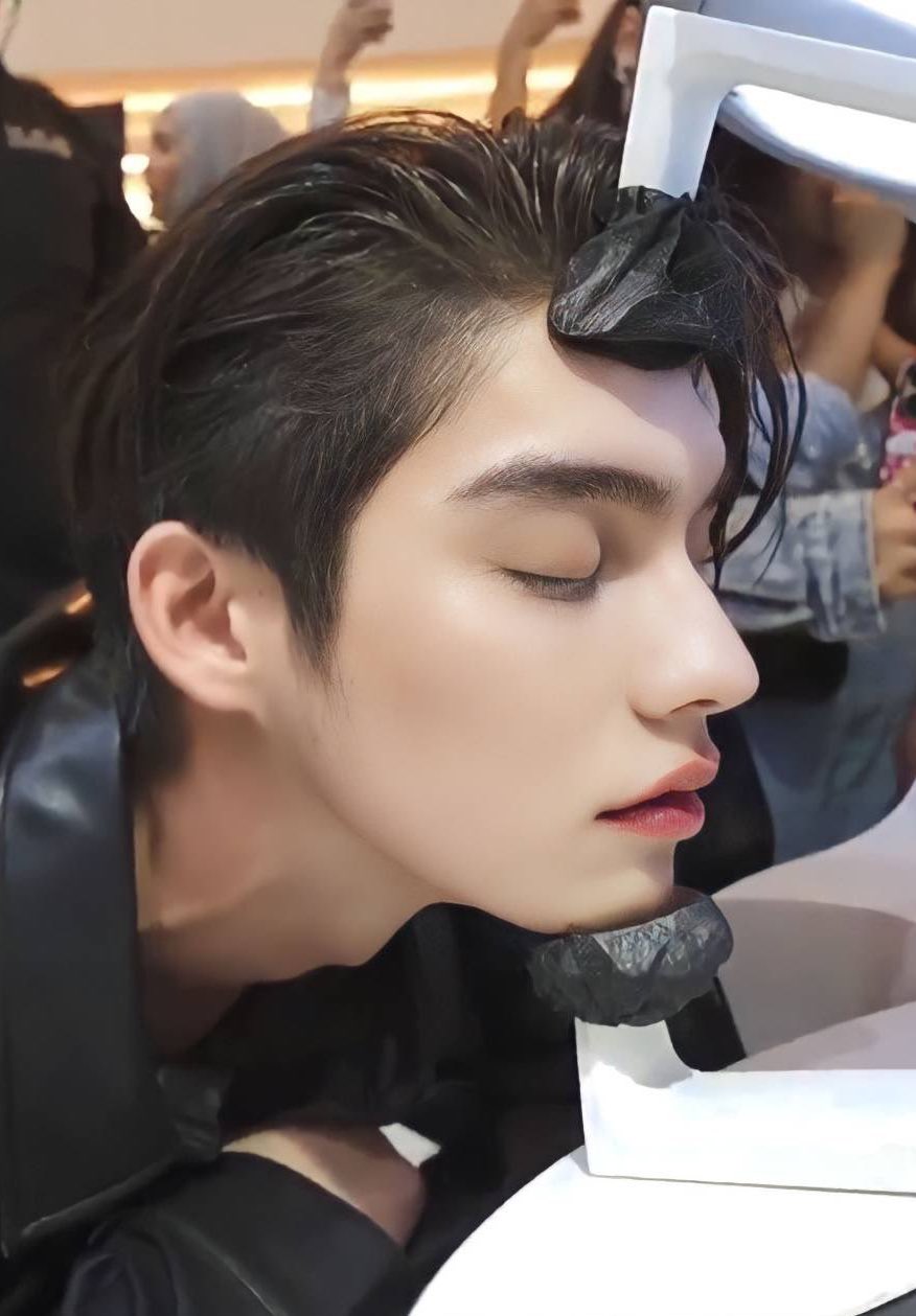 หล่อห้างแตก!! ‘ไบร์ท วชิรวิชญ์’ ลัดฟ้าเสิร์ฟฟินสบตาแฟนๆ ที่มาเลเซีย หล่อห้างแตก!! ‘ไบร์ท วชิรวิชญ์’ ลัดฟ้าเสิร์ฟฟินสบตาแฟนๆ ที่มาเลเซีย