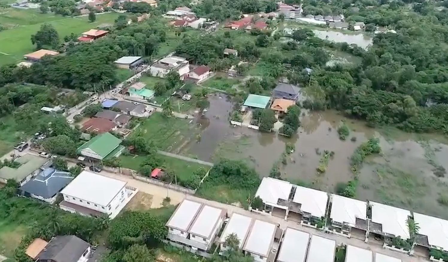 เปิดภาพมุมสูงลำน้ำชีทะลักเมืองขอนแก่น เตือนปชช.ใกล้ลำห้วยขุดกว้างขนของขึ้นที่สูง เปิดภาพมุมสูงลำน้ำชีทะลักเมืองขอนแก่น เตือนปชช.ใกล้ลำห้วยขุดกว้างขนของขึ้นที่สูง
