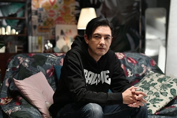 หนุ่ม ศรราม กราบเท้าแม่ ขอพรในวันเกิด อายุครบ 48 ปี