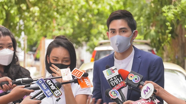 “แม็กซ์” หลั่งน้ำตาคุกเข่าขอโทษ ฟาก “เอ็มมี่” เดือด ถ้าไม่ฟ้องจะขอโทษไหม (มีคลิป) “แม็กซ์” หลั่งน้ำตาคุกเข่าขอโทษ ฟาก “เอ็มมี่” เดือด ถ้าไม่ฟ้องจะขอโทษไหม (มีคลิป)