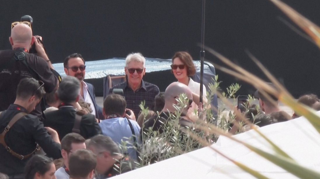 แฟนๆ รุมล้อม!! 'แฮร์ริสัน ฟอร์ด' วัย 80 ปี พา Indiana Jones ภาคจบ เปิดตัวที่คานส์