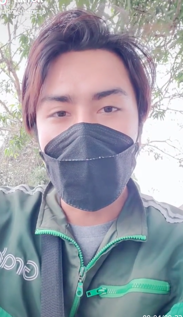 ทำไงละทีนี้!ไรเดอร์หนุ่มมาส่งของเจอลูกค้าชาวต่างชาติปิดประตูไม่ให้ออก ทำไงละทีนี้!ไรเดอร์หนุ่มมาส่งของเจอลูกค้าชาวต่างชาติปิดประตูไม่ให้ออก