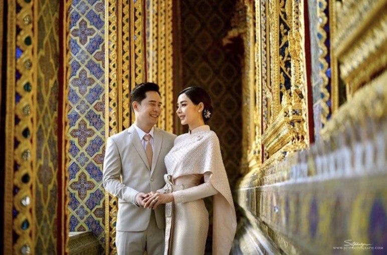 ปุยฝ้าย-ตาม เข้าเฝ้า สมเด็จพระสังฆราชฯ รับพระราชทานน้ำสังข์ มงคลชีวิตคู่ ปุยฝ้าย-ตาม เข้าเฝ้า สมเด็จพระสังฆราชฯ รับพระราชทานน้ำสังข์ มงคลชีวิตคู่