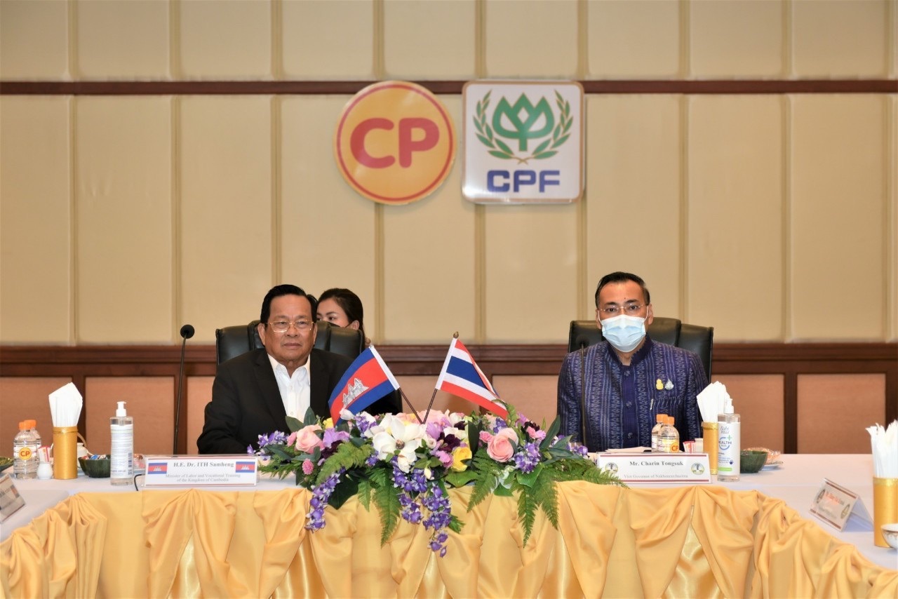 รมว.แรงงานกัมพูชา พบปะแรงงานกัมพูชา โรงงานแปรรูปไก่ CPF 