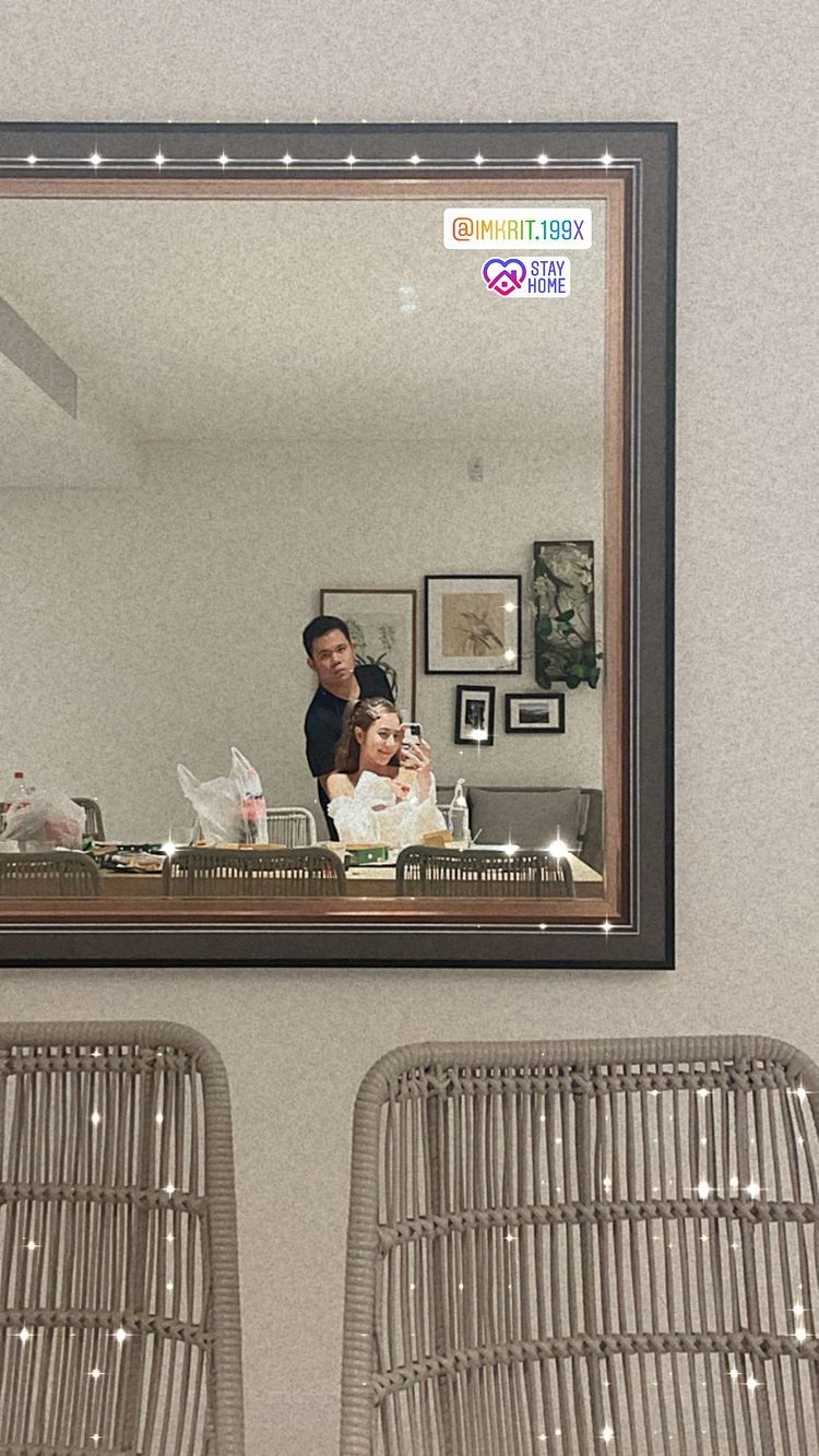 จับตาความสัมพันธ์ น้ำหวาน แชร์สตอรี่รูปคู่หนุ่มปริศนา หรืองานนี้จะเปิดตัว?!