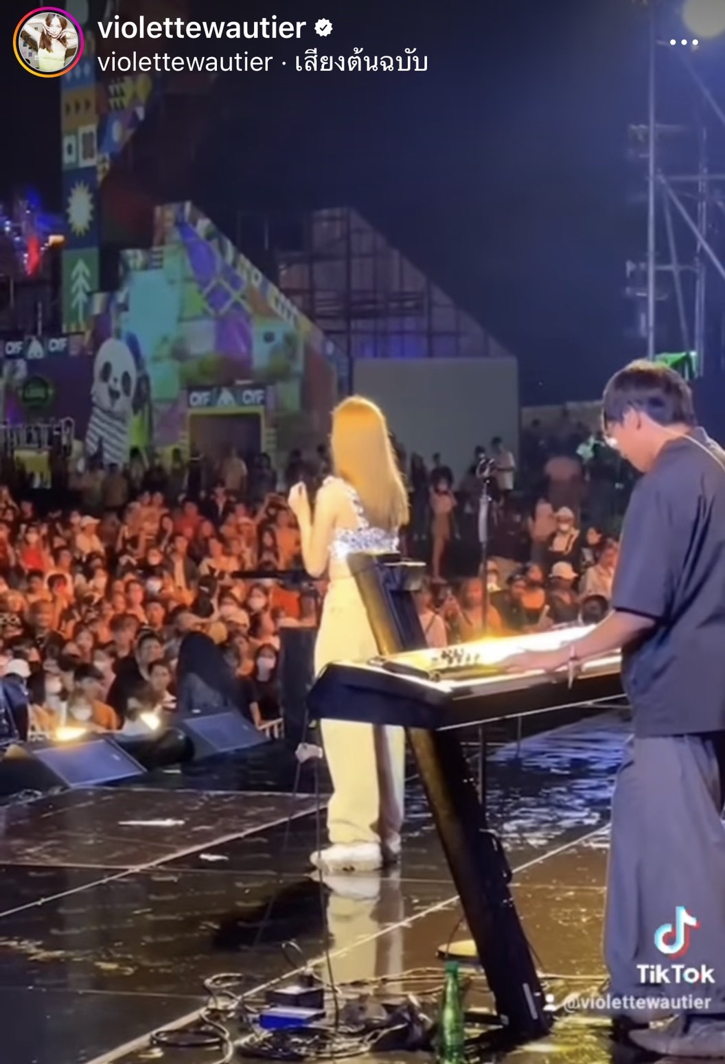วี วิโอเลต ทุ่มสุดตัว แม้เครื่องดนตรีจะเปียกฝน ขอบคุณแฟนเพลงที่ยังยืนดูและสนุกไปด้วยกัน