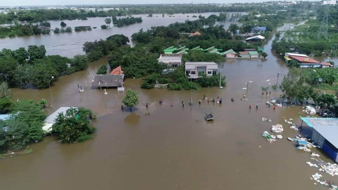 พนังกั้นแม่น้ำชีขาด ล้นทะลักท่วม 4 หมู่บ้านเมืองขอนแก่น-เร่งอพยพพนักงานโรงงาน