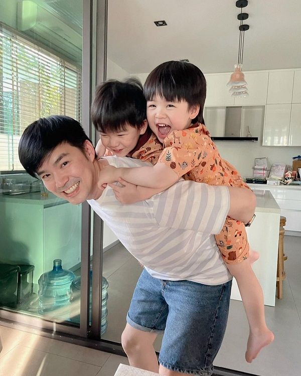 บีม – ออย เปิดใจดราม่าแฟนคลับจู่โจมจับตัวลูก (มีคลิป) บีม – ออย เปิดใจดราม่าแฟนคลับจู่โจมจับตัวลูก (มีคลิป)