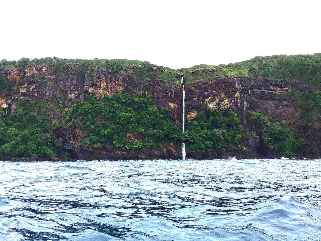 มหัศจรรย์น้ำตกกลางทะเล เกาะรอก จ.กระบี่ มหัศจรรย์น้ำตกกลางทะเล เกาะรอก จ.กระบี่