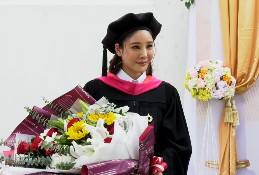 แตงโม นิด้า คว้าปริญญาตรี ภายใน 2 ปี เชื่อว่าพ่อต้องภูมิใจ แตงโม นิด้า คว้าปริญญาตรี ภายใน 2 ปี เชื่อว่าพ่อต้องภูมิใจ