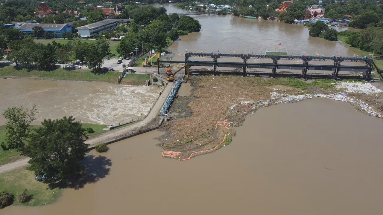 อยุธยายังท่วมหนัก 30,000 ครัวเรือนเดือดร้อน