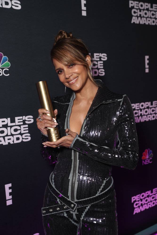 ดเวย์น จอห์นสัน และวง BTS คว้า 3 รางวัลสำคัญเวที People's Choice Awards ครั้งที่ 47