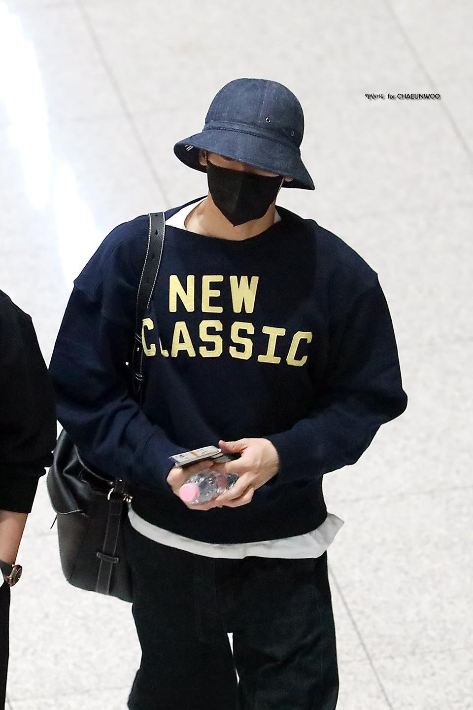 ถึงไทยแล้ว!! 'ชาอึนอู' หล่อใสทะลุแมสก์ พร้อมเปิดตัวพรีเซนเตอร์สินค้าไทย