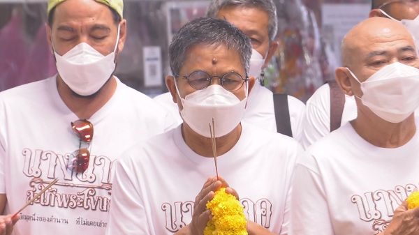 เด๋อ ดอกสะเดา ไม่คิดลาวงการแม้อายุมากแล้ว เผยจะทำจนกว่าจะไม่ไหว (มีคลิป) เด๋อ ดอกสะเดา ไม่คิดลาวงการแม้อายุมากแล้ว เผยจะทำจนกว่าจะไม่ไหว (มีคลิป)