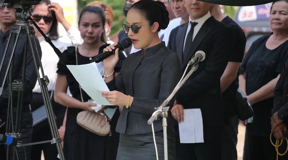 แม่นกน้อย อุไรพร และศิลปินหมอลำร่วมส่ง พ่อหลอด เสียงอิสาน ครั้งสุดท้ายในพิธีฌาปนกิจ