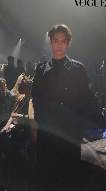 หล่อปังระดับโลก!! ประมวลลุค 'ไบร์ท วชิรวิชญ์' ประชันซุปตาร์โลก ชมแฟชั่นโชว์ลอนดอน หล่อปังระดับโลก!! ประมวลลุค 'ไบร์ท วชิรวิชญ์' ประชันซุปตาร์โลก ชมแฟชั่นโชว์ลอนดอน