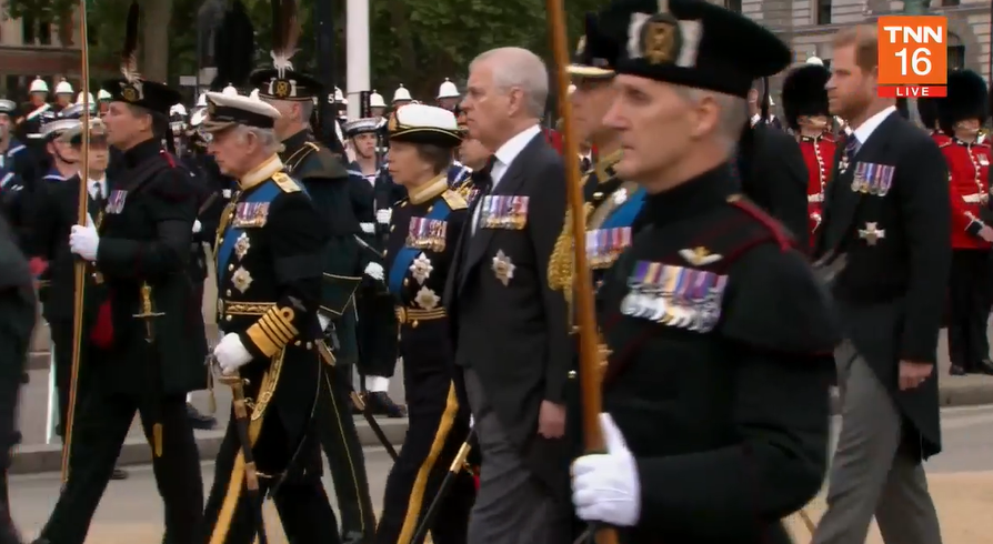 ประมวลภาพขบวนอัญเชิญหีบพระบรมศพ ควีนเอลิซาเบธที่ 2 สู่มหาวิหารเวสต์มินสเตอร์