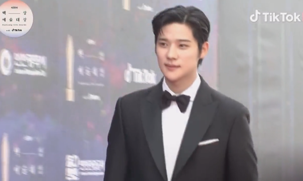 ลุ้น Baeksang Arts Awards!! ‘ซงฮเยคโย-ซูจี-พัคจินยอง-พัคโบกอม’ นำทัพซุปตาร์หล่อสวยบนพรมแดง