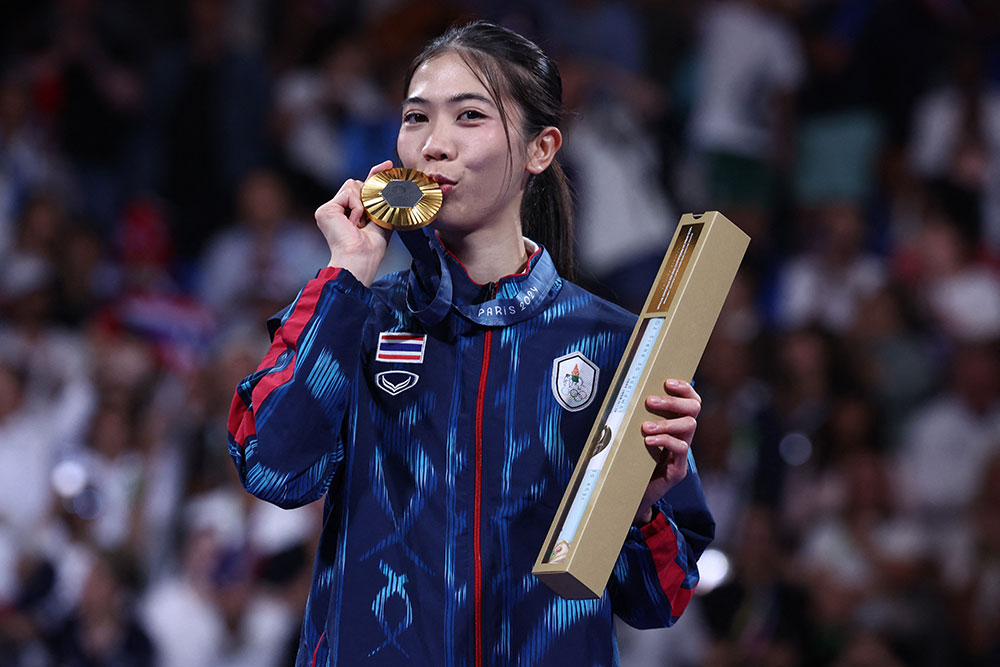 คนไทยร่วมแสดงความยินดี “เทนนิส พาณิภัค” คว้าเหรียญทองโอลิมปิก 2 สมัยซ้อน