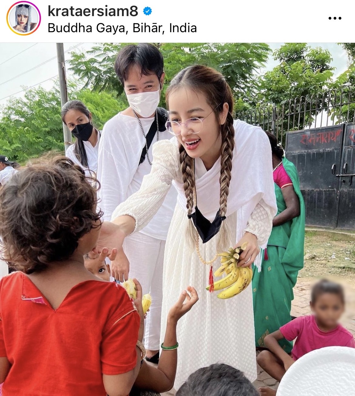 กระแต แจกเงินให้กับผู้ยากไร้ 1 แสน พร้อมแชร์ประสบการณ์ฏิบัติธรรมที่อินเดีย