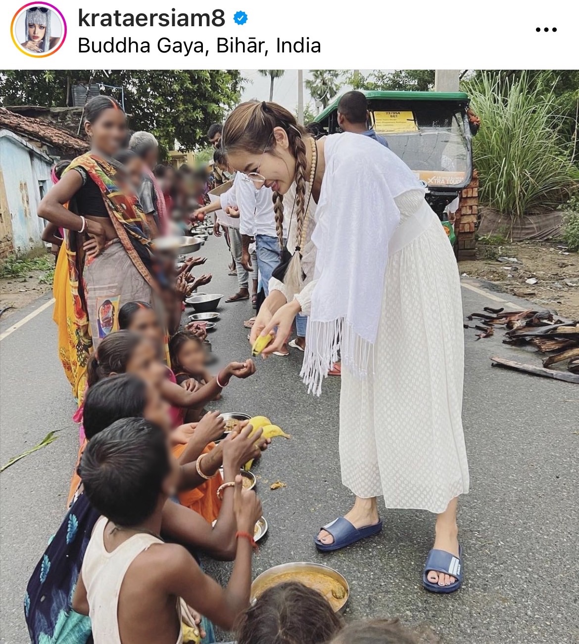 กระแต แจกเงินให้กับผู้ยากไร้ 1 แสน พร้อมแชร์ประสบการณ์ฏิบัติธรรมที่อินเดีย
