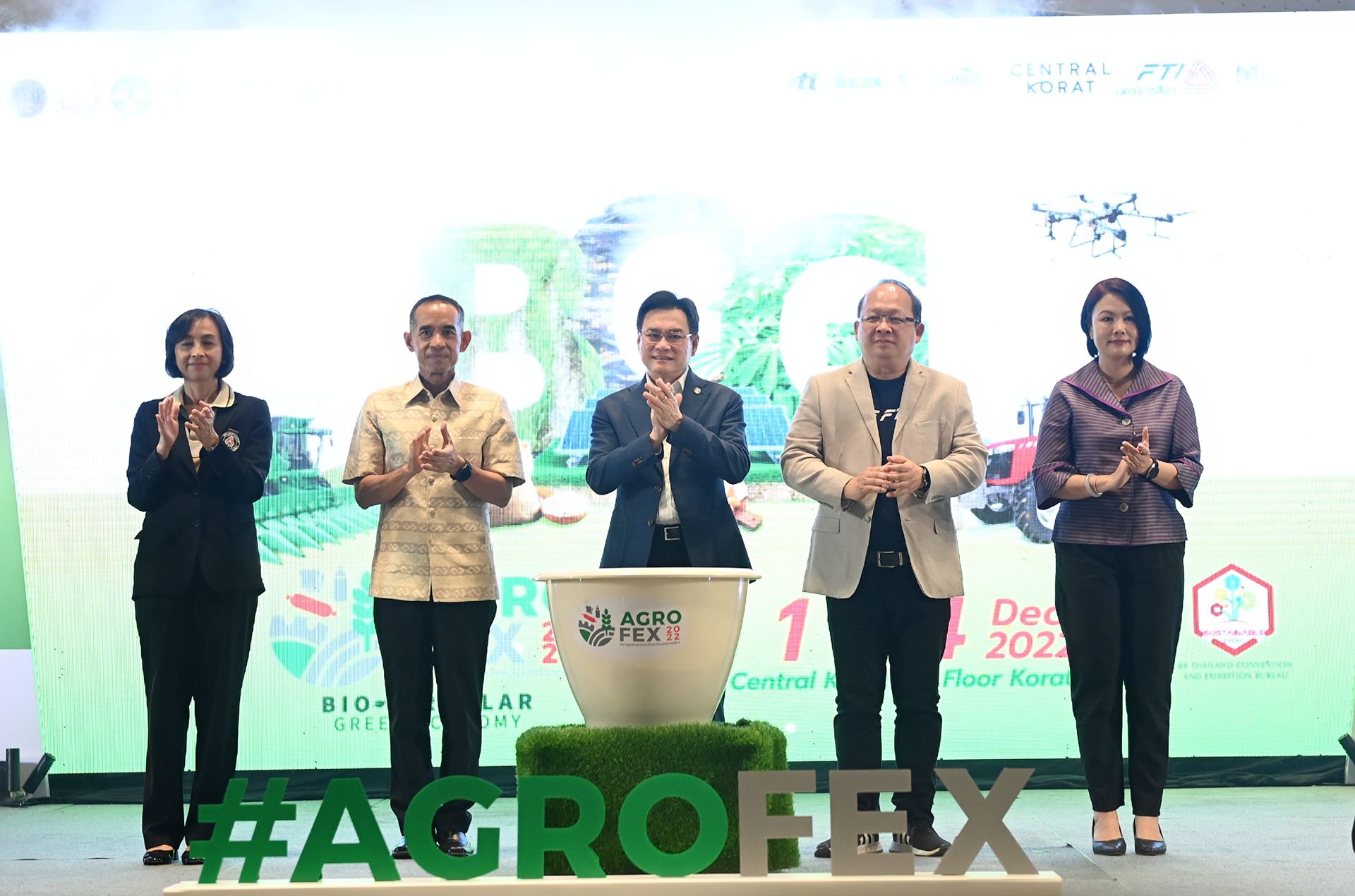 จุรินทร์เปิดงาน Agro-FEX2022 ย้ำสินค้าเกษตรไทยยังโดดเด่นบนตลาดโลก จุรินทร์เปิดงาน Agro-FEX2022 ย้ำสินค้าเกษตรไทยยังโดดเด่นบนตลาดโลก