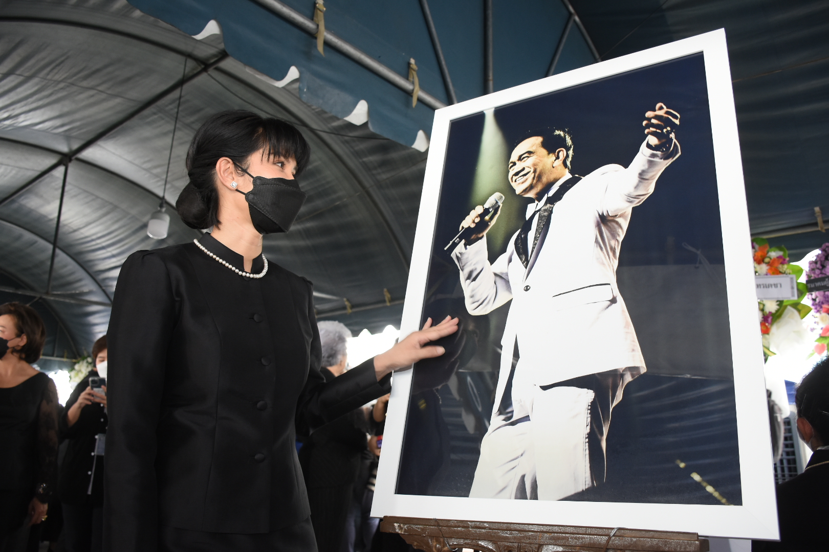 อี๊ฟ น้ำตาคลอเล่านาทีบอกลาคุณพ่อ คนบันเทิงร่วมไว้อาลัย อาต้อย เศรษฐา บรรยากาศสุดเศร้า 