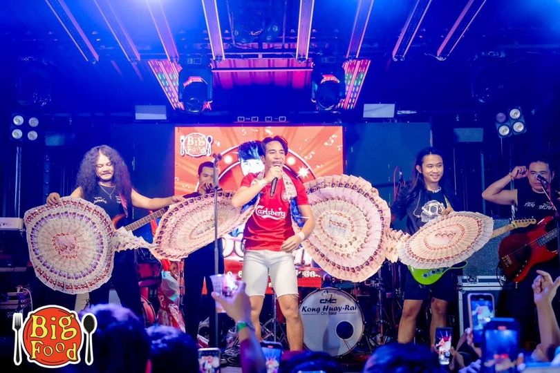 เบล ภรรยา ก้อง ห้วยไร่ โพสต์ถึงคนขาดสติ! ต่อยเป้าสามีขณะถ่ายรูปกับแฟนคลับ