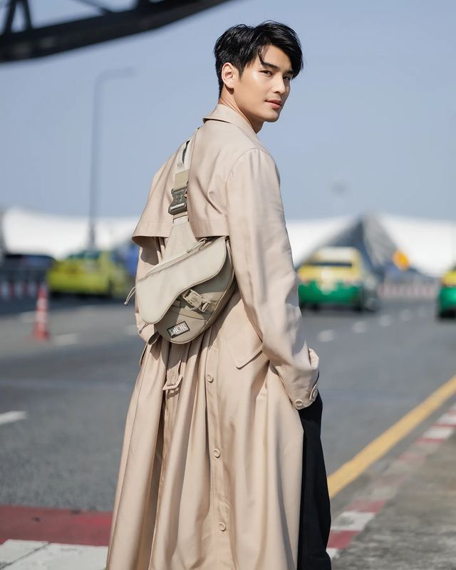 ส่องแอร์พอร์ตลุค!! ‘อาโป ณัฐวิญญ์’ หล่อละมุนลัดฟ้าสู่ปารีส ร่วมชมแฟชั่นโชว์ Dior ส่องแอร์พอร์ตลุค!! ‘อาโป ณัฐวิญญ์’ หล่อละมุนลัดฟ้าสู่ปารีส ร่วมชมแฟชั่นโชว์ Dior