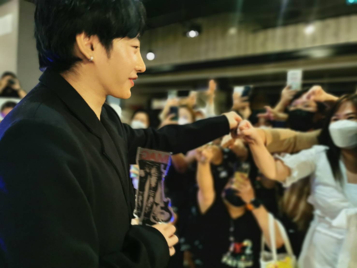 นุช ทำ เฮียเป๊ก น้ำตาคลอ!! หลังรวมตัวเซอร์ไพรส์กลางเวที Awards นุช ทำ เฮียเป๊ก น้ำตาคลอ!! หลังรวมตัวเซอร์ไพรส์กลางเวที Awards