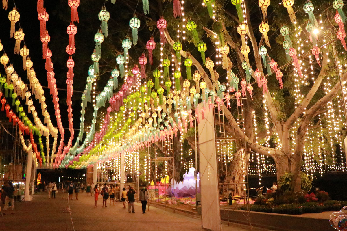 งานลอยกระทงสองแควแลอดีต ประดับโคมไฟย้อนยุค ท่ามกลางมาตรการเข้ม