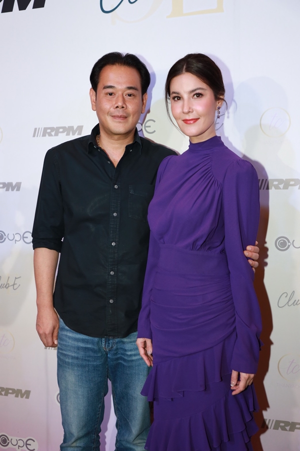 เป๊ก - ธัญญ่า ขนอุปกรณ์ Call center ช่วย 1668 ของกรมการแพทย์