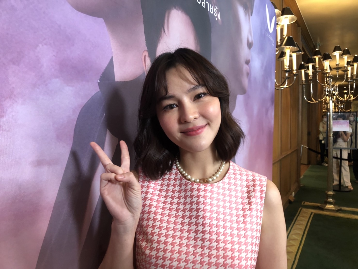 ออม สุชาร์ เขินเล่าทริปหวานที่สิงคโปร์ แย้มมีคุยเรื่องแต่งกับแฟนหนุ่ม แอมป์ บ้างแล้ว!