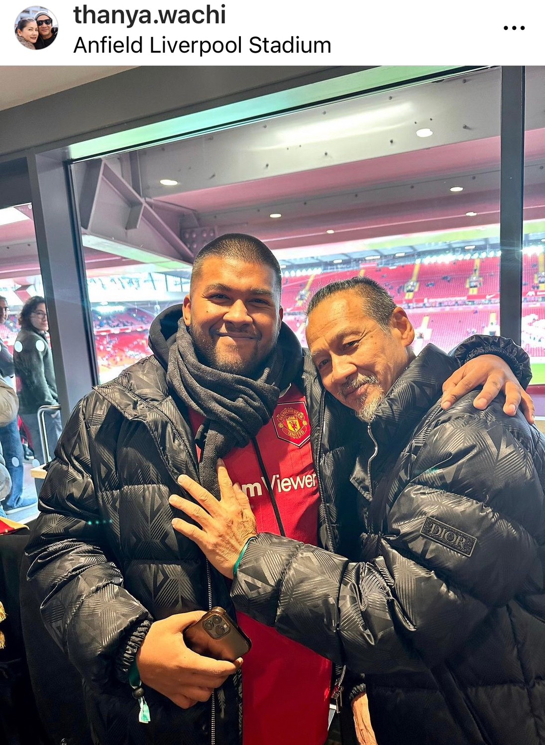 อ๊อฟ พงษ์พัฒน์ นั่งเครื่องส่วนตัว เชียร์ศึกแดงเดือดติดขอบสนาม อ๊อฟ พงษ์พัฒน์ นั่งเครื่องส่วนตัว เชียร์ศึกแดงเดือดติดขอบสนาม