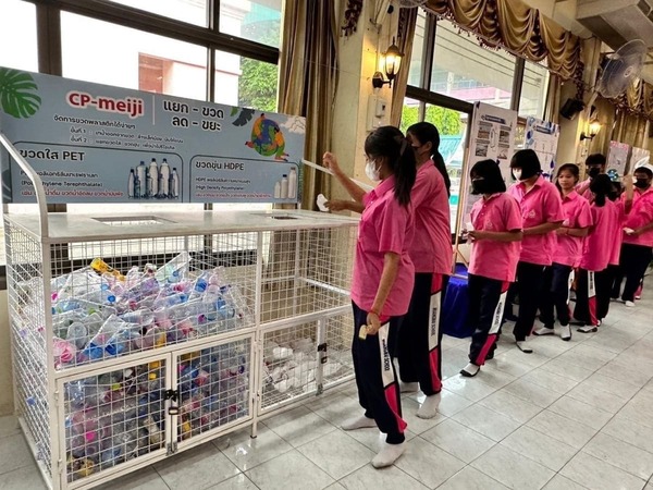 ซีพี-เมจิ’ มอบหุ่นยนต์เพื่อการศึกษา-ถังขยะรีไซขุ่น เดินหน้าความยั่งยืน จ.สระบุรี ซีพี-เมจิ’ มอบหุ่นยนต์เพื่อการศึกษา-ถังขยะรีไซขุ่น เดินหน้าความยั่งยืน จ.สระบุรี