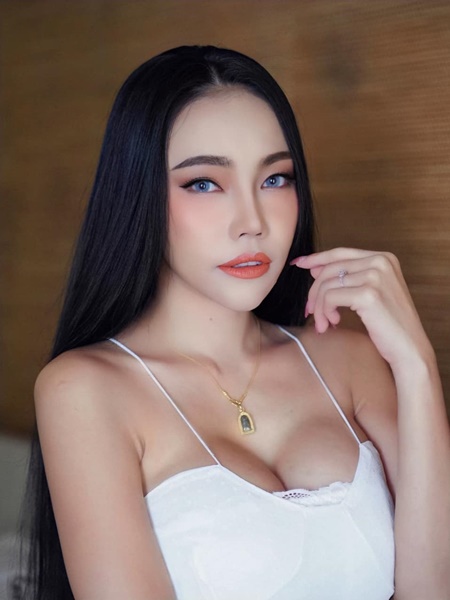 เอ็มมี่ อมลวรรณ เตรียมเคลียร์ แม็ก 31 ตุลาคมนี้ เอ็มมี่ อมลวรรณ เตรียมเคลียร์ แม็ก 31 ตุลาคมนี้