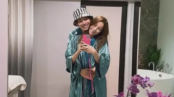 เรือจิ้นวายคว่ำ! “แม็กซ์” คบ “มุก” จริงพร้อมยืนยันสัมพันธ์ “ตุลย์”  (มีคลิป) 