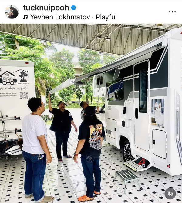 รถบ้าน ป้ายแดง! ตั๊ก ศิริพร พร้อมพาครอบครัวออกทัวร์ ถอยรถใหม่ทะเบียนสวย รถบ้าน ป้ายแดง! ตั๊ก ศิริพร พร้อมพาครอบครัวออกทัวร์ ถอยรถใหม่ทะเบียนสวย