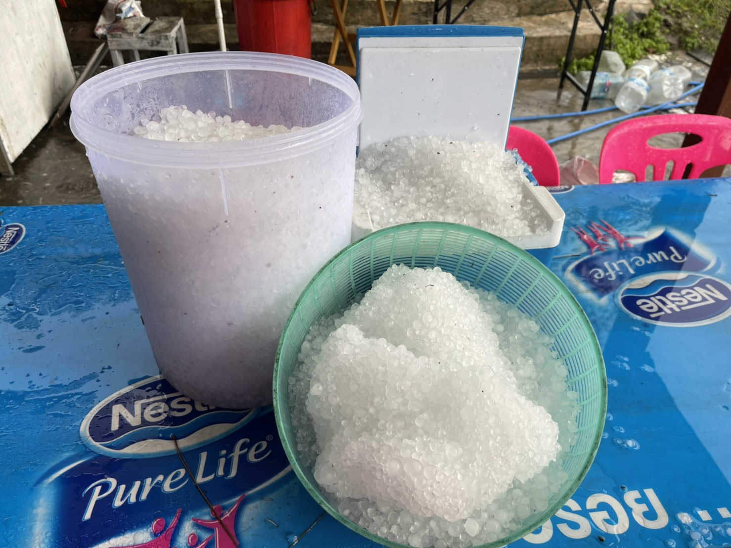 ขาวโพลน! พายุลูกเห็บตกบนยอดภูกระดึง ขาวโพลน! พายุลูกเห็บตกบนยอดภูกระดึง