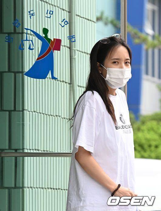 ทนายยันในชั้นศาล ยางฮยอนซอก ไม่เคยขู่ ฮันซอฮี ในคดีเปิดโปงการใช้ยาเสพติดของ B.I. ทนายยันในชั้นศาล ยางฮยอนซอก ไม่เคยขู่ ฮันซอฮี ในคดีเปิดโปงการใช้ยาเสพติดของ B.I.