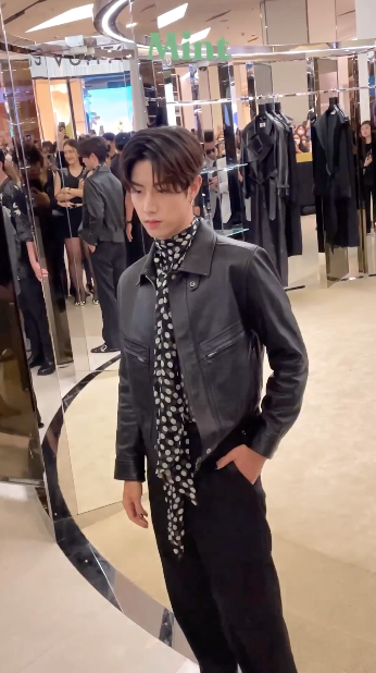 หล่อหรูคูลยกแพ็ค!! เปิดลุค ‘เตนล์ ชิตพล - มาร์ค ต้วน’ ร่วมอีเวนต์ Saint Laurent ในไทย หล่อหรูคูลยกแพ็ค!! เปิดลุค ‘เตนล์ ชิตพล - มาร์ค ต้วน’ ร่วมอีเวนต์ Saint Laurent ในไทย