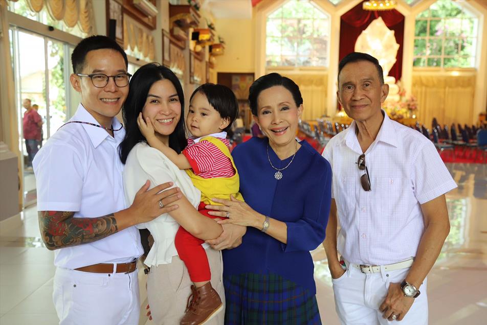 “อี๊ฟ” เผย “ต้อย เศรษฐา” เชื้อลงปอดแต่ไม่กระทบมะเร็ง (มีคลิป)